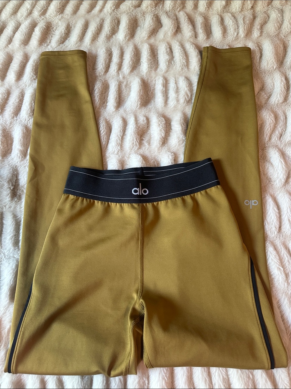 Alo Suit up Olive Green Active Leggings - Alo size Small - Picture 8 of 9